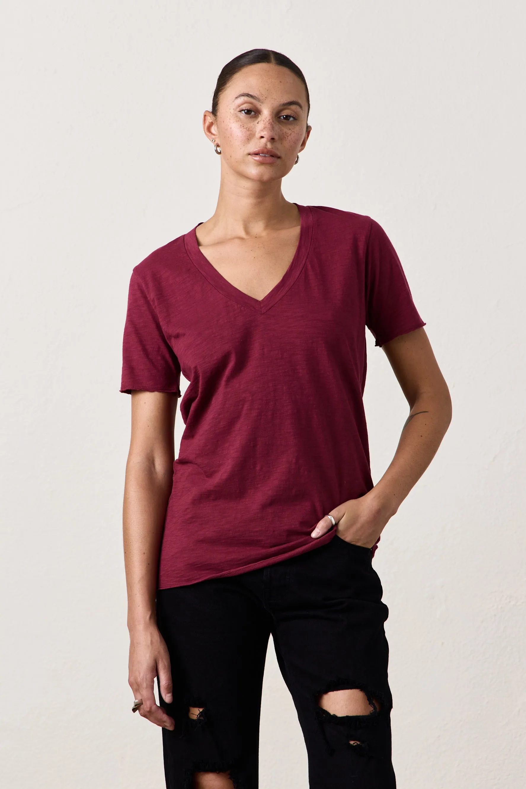 CORA V-NECK TEE / DARK CHERRY