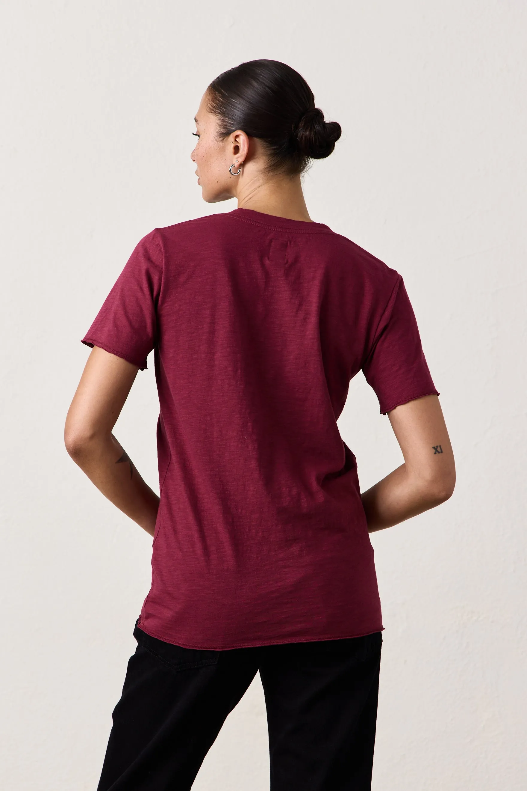 CORA V-NECK TEE / DARK CHERRY