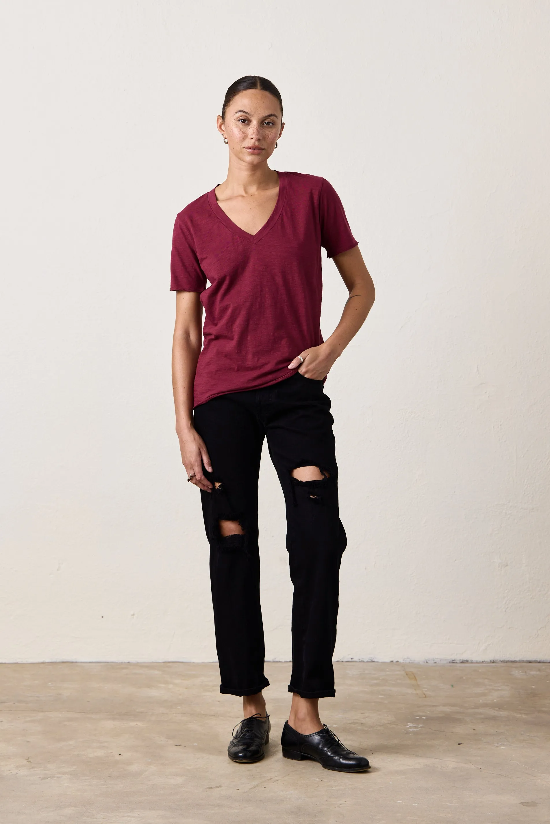 CORA V-NECK TEE / DARK CHERRY