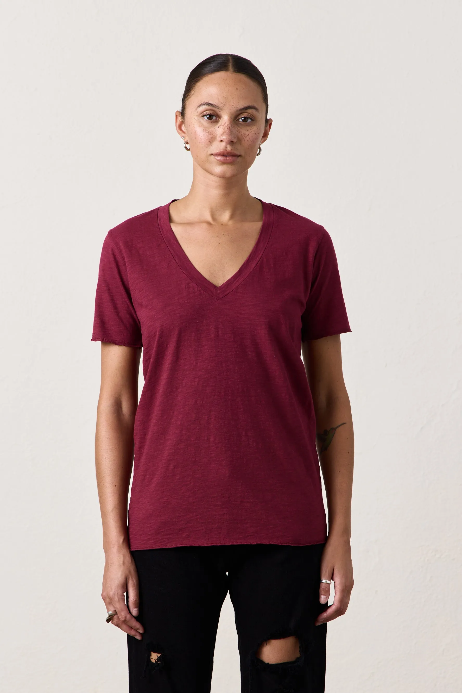 CORA V-NECK TEE / DARK CHERRY